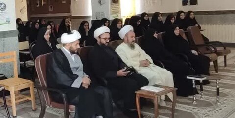 تصاویر/ دوره معرفتی بانوی مجاهد و دوره توانمند سازی بانوان کنشگر میدانی در شاهین دژ برگزار شد