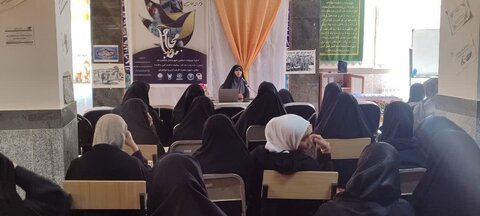 تصاویر/ دوره معرفتی بانوی مجاهد و دوره توانمند سازی بانوان کنشگر میدانی در شاهین دژ برگزار شد
