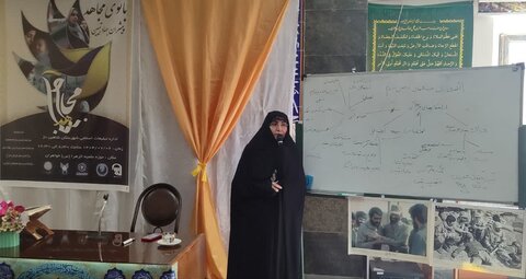 تصاویر/ دوره معرفتی بانوی مجاهد و دوره توانمند سازی بانوان کنشگر میدانی در شاهین دژ برگزار شد