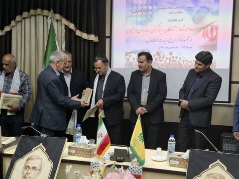 تصاویر/ تجلیل خانواده شهدا،ایثارگران،جانبازان وبسیجیان مجموعه کارگزاران حج وزیارت کاشان