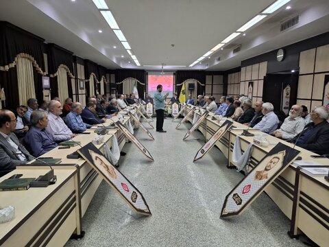 تصاویر/ تجلیل خانواده شهدا،ایثارگران،جانبازان وبسیجیان مجموعه کارگزاران حج وزیارت کاشان