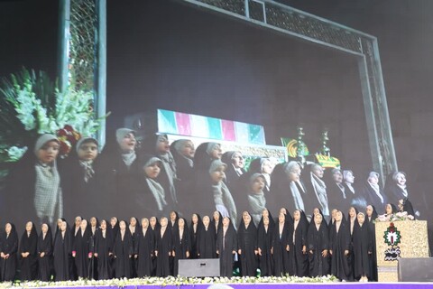 تصاویر/ اختتامیه دومین کنگره ملی سه هزار شهید استان سمنان با حضور مقامات کشوری و استانی