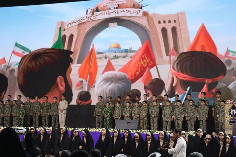 تصاویر/ اختتامیه دومین کنگره ملی سه هزار شهید استان سمنان با حضور مقامات کشوری و استانی