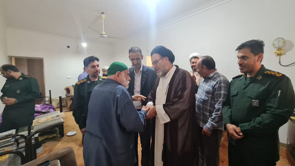 دیدار امام جمعه جم با خانواده شهدای بخش ریز+ عکس