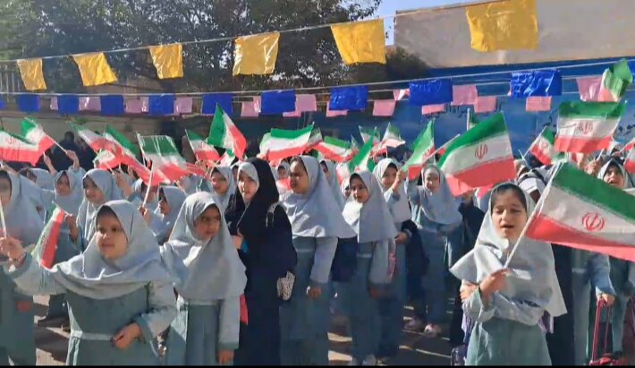 فیلم| پویش پرچم در اولین دبستان دخترانه صدرای یزد
