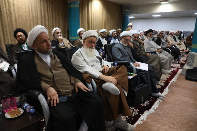 क़ुम में सर्वोच्च नेता के संदेश के क्रियान्वयन पर दूसरी बौद्धिक बैठक; मदरसा प्रमाणपत्रों की कानूनी स्थिति और शैक्षिक सुधारों पर चर्चा