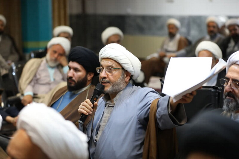 क़ुम में सर्वोच्च नेता के संदेश के क्रियान्वयन पर दूसरी बौद्धिक बैठक; मदरसा प्रमाणपत्रों की कानूनी स्थिति और शैक्षिक सुधारों पर चर्चा