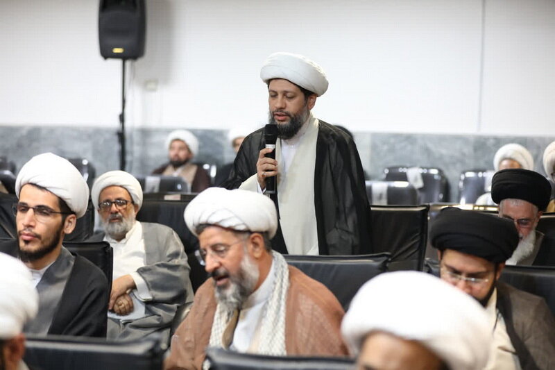 क़ुम में सर्वोच्च नेता के संदेश के क्रियान्वयन पर दूसरी बौद्धिक बैठक; मदरसा प्रमाणपत्रों की कानूनी स्थिति और शैक्षिक सुधारों पर चर्चा