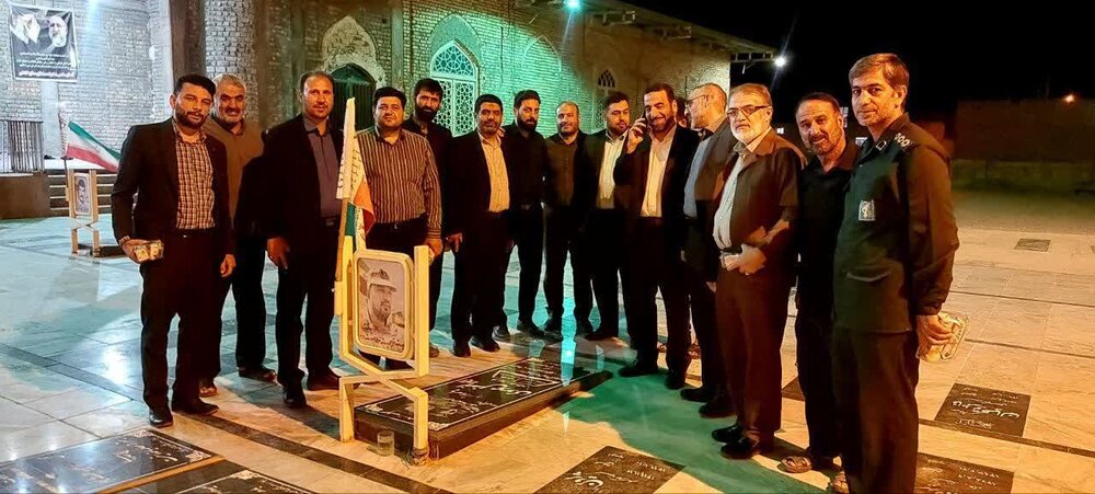 مداحان آران و بیدگل با خانواده شهید حجت‌الله دهقانی دیدار کردند+تصاویر