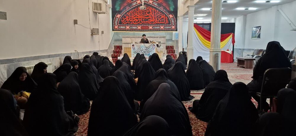 کلیپ| فعالیت انجام شده بمناسبت هفته دفاع مقدس در مدرسه علمیه الزهرا(س) اراک