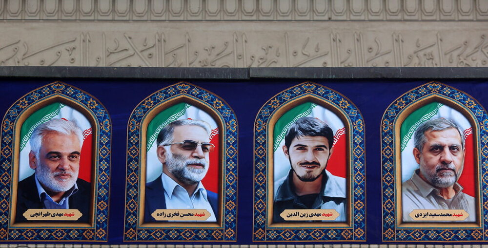 تمثال شهدا زینت بخش حرم مطهر بانوی کرامت شد