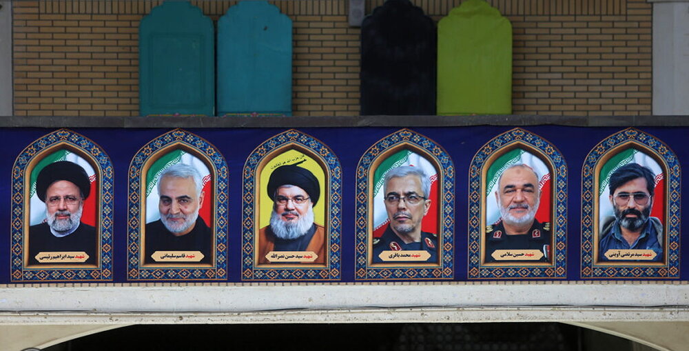 تمثال شهدا زینت بخش حرم مطهر بانوی کرامت شد