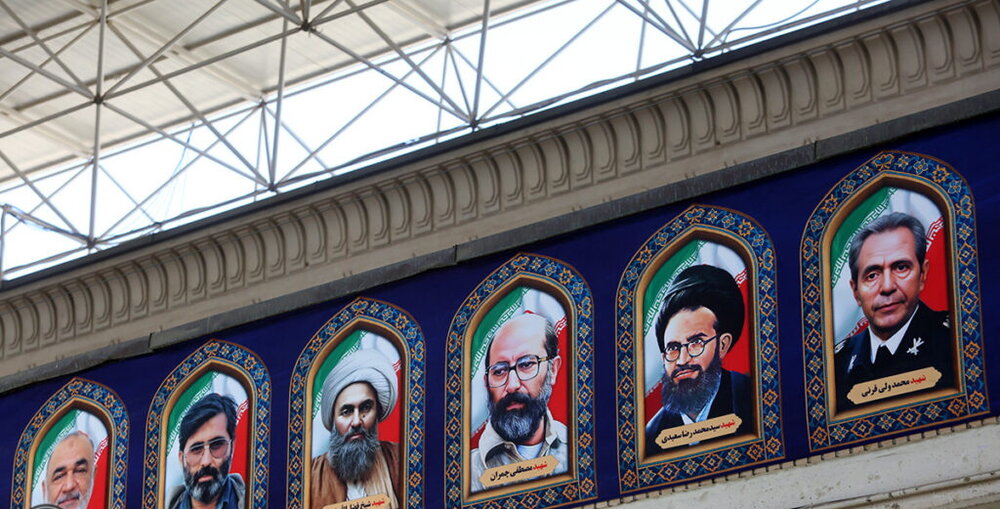 تمثال شهدا زینت بخش حرم مطهر بانوی کرامت شد