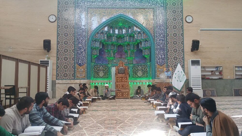 تصاویر/ محفل انس با قرآن در مدرسه علمیه مدینه العلم کاظمیه
