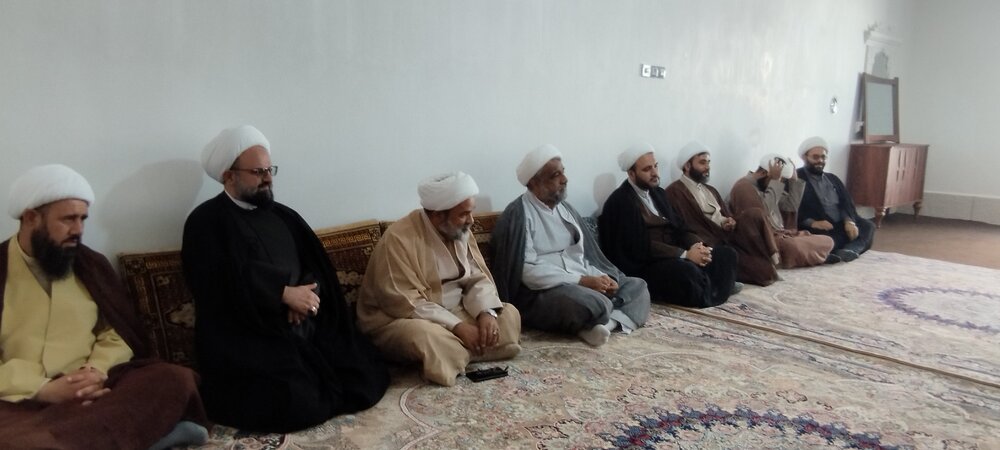 تجلیل مدیر حوزه علمیه سیستان و بلوچستان از خانواده طلبه شهید صادق محمودی+عکس