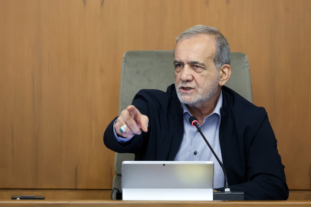 مدیران به جای شعار دادن، با عمل نشان دهند که بهترین هستند