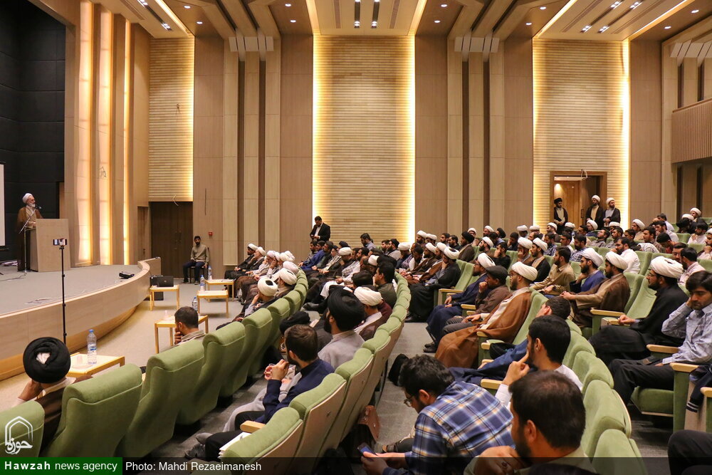 مدیر الحوزات العلمية فی إیران: المنهج الكلامي ضروري للعلوم الإنسانية الإسلامية.. وکل فصل دراسي في الحوزة "خندق للدفاع عن العقائد"