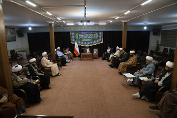 تصاویر / دیدار اساتید حوزه علمیه با نماینده ولی فقیه در استان همدان