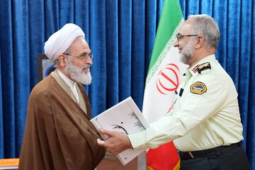 تصاویر/ دیدار فرمانده انتظامی استان قم با آیت الله اعرافی