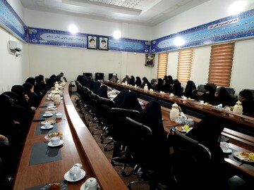 طلاب باید خبیر و بصیر در مسائل روز باشند