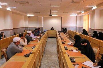 آغاز تدریس اندیشه اخلاقی امام خمینی(ره) توسط رئیس انجمن علمی عرفان اسلامی ایران+ تصاویر