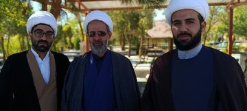 تصاویر/ عطرافشانی گلزار شهدای دلفان