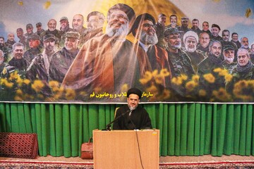 تصاویر/ بزرگداشت اولین سالگرد شهادت شهید سید حسن نصرالله در مرکز فقهی حضرت صاحب الامر(عج)