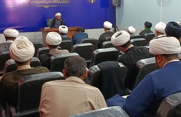 تصاویر/ نشست هم‌اندیشی ائمه جماعات مساجد آبادان