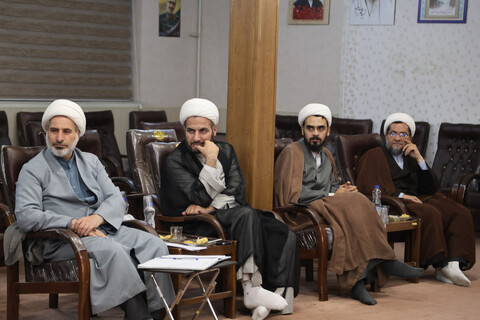 تصاویر / دیدار اساتید حوزه علمیه با نماینده ولی فقیه در استان همدان