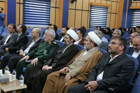 تصاویر / مراسم هفته دفاع مقدس با حضور مشاور فرمانده کل سپاه پاسداران انقلاب اسلامی کل کشور در دادگستری استان قزوین