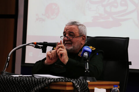 تصاویر / مراسم هفته دفاع مقدس با حضور مشاور فرمانده کل سپاه پاسداران انقلاب اسلامی کل کشور در دادگستری استان قزوین