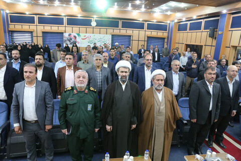 تصاویر / مراسم هفته دفاع مقدس با حضور مشاور فرمانده کل سپاه پاسداران انقلاب اسلامی کل کشور در دادگستری استان قزوین