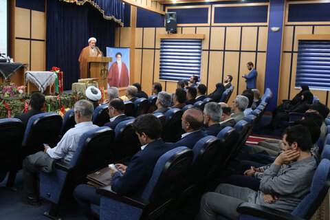 تصاویر / مراسم هفته دفاع مقدس با حضور مشاور فرمانده کل سپاه پاسداران انقلاب اسلامی کل کشور در دادگستری استان قزوین