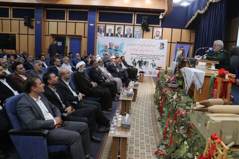 تصاویر / مراسم هفته دفاع مقدس با حضور مشاور فرمانده کل سپاه پاسداران انقلاب اسلامی کل کشور در دادگستری استان قزوین