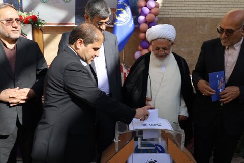 تصاویر/ نواختن جشن عاطفه ها با حضور آیت الله ناصری و استانداریزد