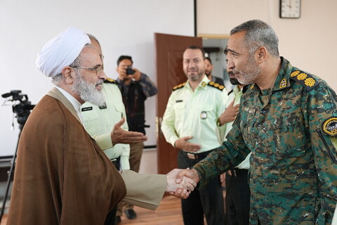 تصاویر/ دیدار فرمانده انتظامی استان قم با آیت الله اعرافی