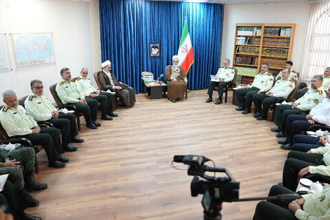 تصاویر/ دیدار فرمانده انتظامی استان قم با آیت الله اعرافی