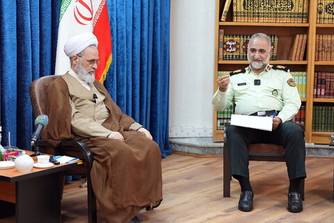 تصاویر/ دیدار فرمانده انتظامی استان قم با آیت الله اعرافی