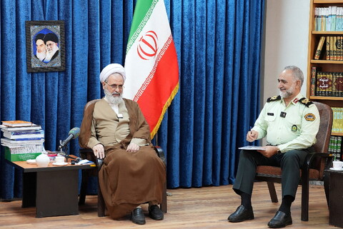 تصاویر/ دیدار فرمانده انتظامی استان قم با آیت الله اعرافی