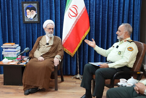 تصاویر/ دیدار فرمانده انتظامی استان قم با آیت الله اعرافی