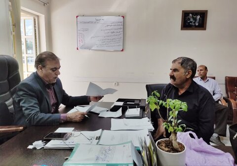 تصاویر دیدار چهره به چهره مدیرکل بنیاد شهید لرستان با خانواده‌های شهدا و ایثارگران