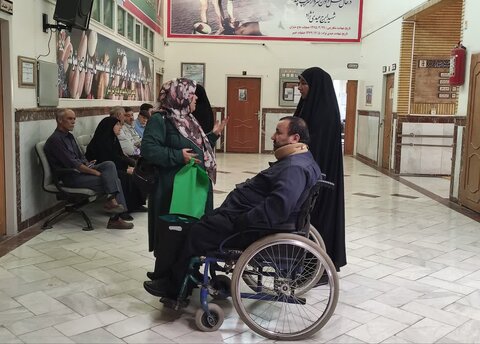 تصاویر دیدار چهره به چهره مدیرکل بنیاد شهید لرستان با خانواده‌های شهدا و ایثارگران