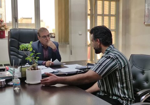 تصاویر دیدار چهره به چهره مدیرکل بنیاد شهید لرستان با خانواده‌های شهدا و ایثارگران