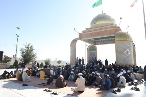 همایش پیاده‌روی طلاب چهارمحال و بختیاری با عنوان ما فاتحان قله ایم