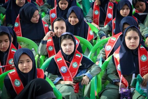 تصاویر/ آئین جشن عاطفه‌ها به مناسبت آغاز سال تحصیلی و بازگشایی مدارس با هدف حمایت از ۶۵۰۰ دانش آموز در شهرستان سمنان