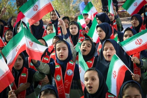 تصاویر/ آئین جشن عاطفه‌ها به مناسبت آغاز سال تحصیلی و بازگشایی مدارس با هدف حمایت از ۶۵۰۰ دانش آموز در شهرستان سمنان