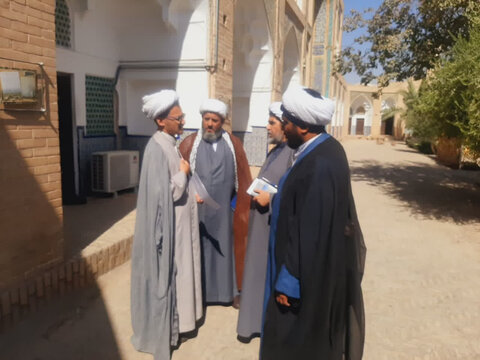 تصاویر/ بازدید مدیر و معاونان حوزه علمیه کاشان از مدارس علمیه این منطقه
