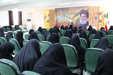 تصاویر/ برگزاری اولین سالگرد شهادت سیدحسن نصرالله در حوزه علمیه خواهران استان بوشهر