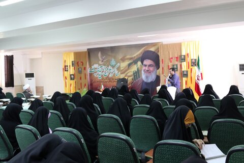تصاویر/ برگزاری اولین سالگرد شهادت سیدحسن نصرالله در حوزه علمیه خواهران استان بوشهر