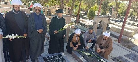 تصاویر عطرافشانی گلزار شهدای دلفان